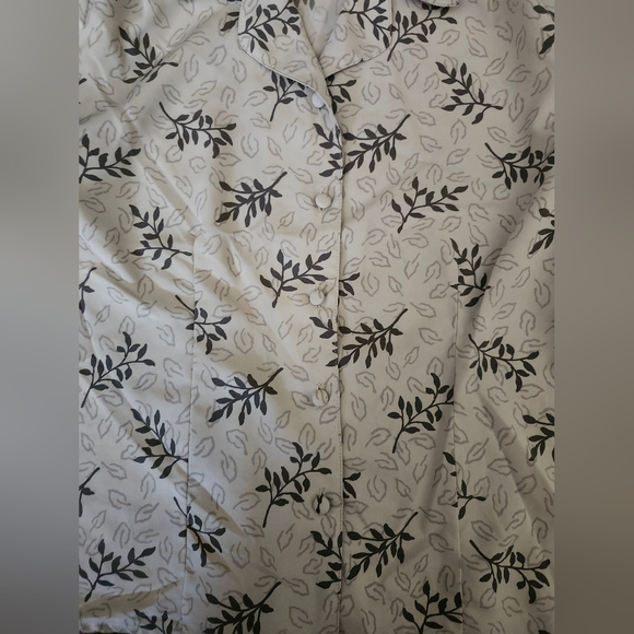 Modern Essentials Petite Button Down Blouse Size 8P - Picture 2 of 7